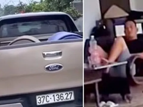 Đỗ ô tô bán tải chắn ngõ, chủ xe 37C-136.27 thản nhiên ngồi hiên nhà mặc kệ