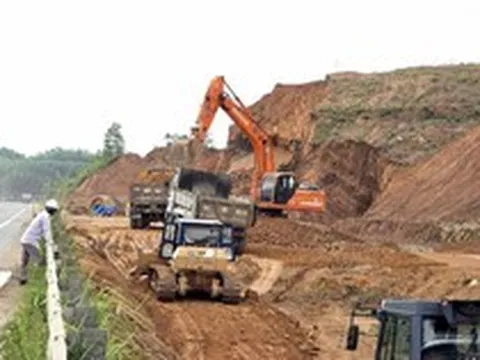 Đề xuất cho phép bù trừ chi phí nhiên liệu nhằm gỡ khó cho nhà thầu