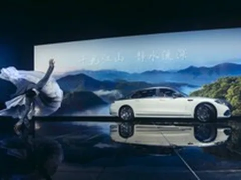 Maybach S-Class 2026 ra mắt: Khoang nội thất hạng thương gia, có AI để trò chuyện và hệ thống treo biết 'ghi nhớ' ổ gà