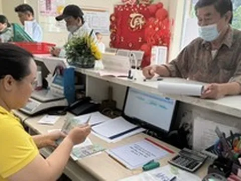 Lương hưu trước áp lực giá cả: Tăng sao để không ai bị bỏ lại?