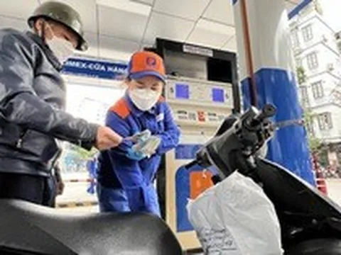 Đề xuất tiếp tục miễn thuế với xăng dầu đến hết tháng 6-2026