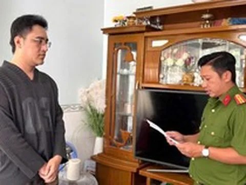 Thi hành lệnh bắt tạm giam, khám xét nơi ở của nhân viên ngân hàng Diệp Văn Vĩnh