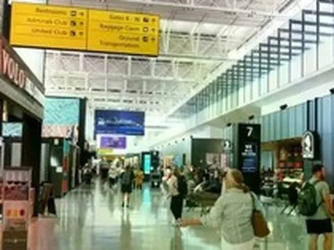 Giá vé máy bay càng ngày càng đắt