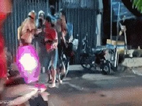 Dùng tay chân "nói chuyện" với CSGT, vợ chồng và con rể được đưa về trụ sở