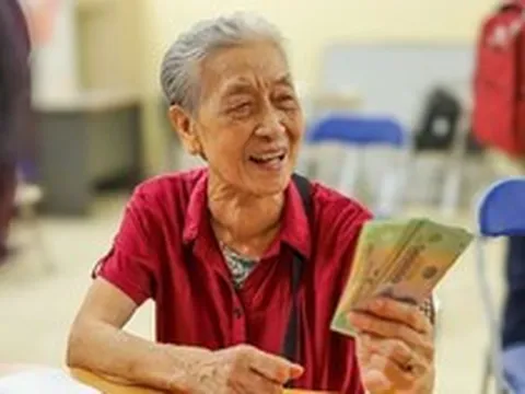 Từ 1/7/2026, lương hưu có thể được tăng theo 2 bước: Ai là người hưởng lợi?