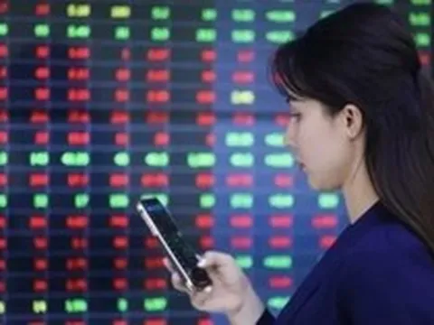 Ngân hàng hạ lãi suất, chứng khoán lập tức phản ứng