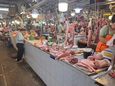 Giá heo hơi hôm nay, 11-4: Tiếp tục giảm ở chợ đầu mối