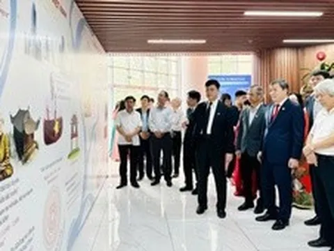 Khai mạc Khu trưng bày thành tựu khoa học xã hội 'Vững nền tảng – Sáng tương lai'