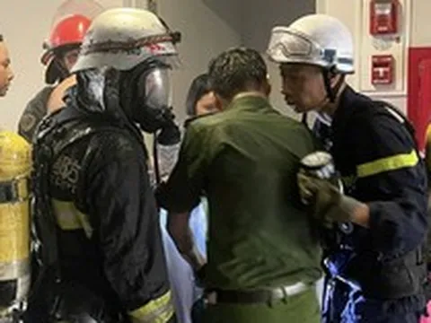 Cháy tại chung cư 24 tầng, nhiều người được giải cứu