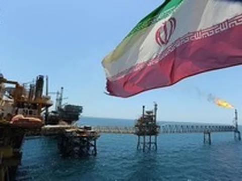 Giá dầu lao dốc hơn 11% ngay khi Iran báo tin không thể vui hơn từ eo biển Hormuz