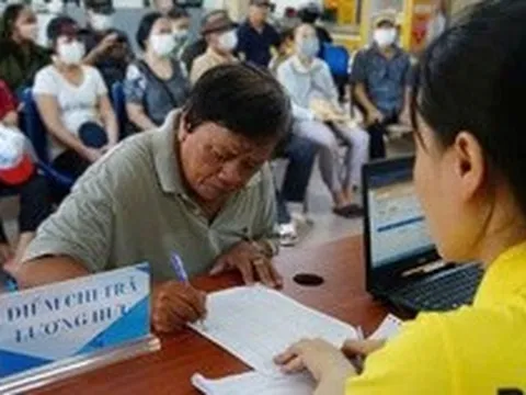 Người hưởng lương hưu mong nhận chế độ trước kỳ nghỉ lễ 30-4