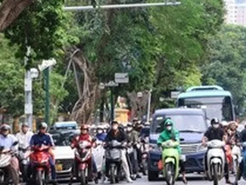 Hà Nội cấm xe máy xăng ở 11 tuyến phố từ 1-7: Người dân nói gì?