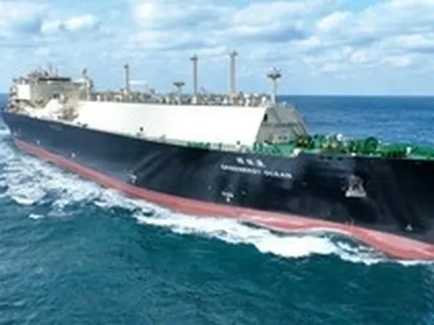 Lần đầu sau 2 tháng căng thẳng, chuyến hàng đầy tải âm thầm vượt Hormuz dưới 'chế độ ẩn danh' hướng thẳng tới một quốc gia châu Á