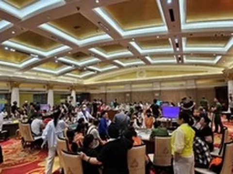 Nóng: Triệt phá tụ điểm đánh bạc cực lớn, có sự tham gia của gần 100 người nước ngoài và Việt Nam, thu giữ hơn 300 tỷ đồng