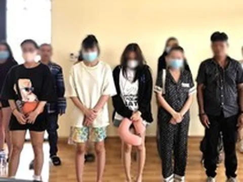 Tiếp nhận 18 công dân Việt Nam từ Campuchia trao trả, bàng hoàng lời kể từ "địa ngục" lừa đảo trực tuyến