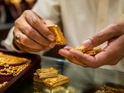 Nền kinh tế 3.700 tỷ USD kêu gọi dân 'nhịn' mua vàng, làm việc tại nhà
