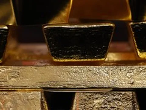 Giá bạc lên đỉnh 2 tháng, một thế lực âm thầm "gom" hàng chục tấn