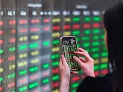 Cổ phiếu dầu khí, phân bón bị “xả hàng” dữ dội, VN-Index mất hơn 15 điểm