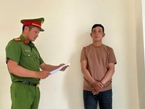 Thi hành lệnh bắt tạm giam cựu nhân viên ngân hàng Phan Đình Dân SN 1991