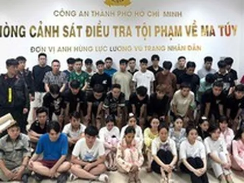 Đột kích quán bar Revo ở phường Vũng Tàu, phát hiện hàng chục người liên quan ma túy