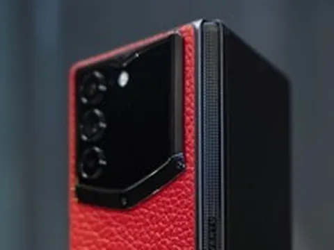 Sắp lộ diện đại gia Việt đầu tiên mua smartphone "quý tộc" giá 219 triệu đồng!