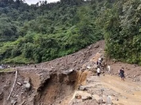 Tin không khí lạnh mới nhất: Miền Bắc giảm 10°C, 7 tỉnh nguy cơ lũ quét, sạt lở