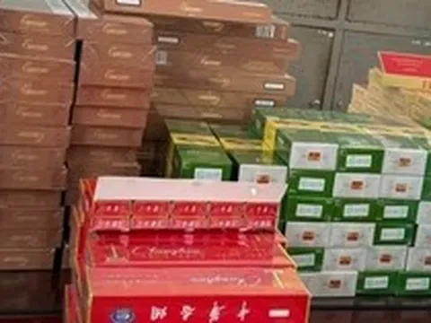Bán thuốc lá nhập lậu, chủ cửa hàng tạp hóa bị khởi tố