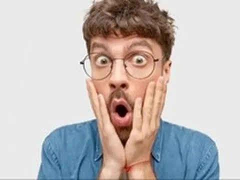 Chuyện gì đây: Chủ tịch cùng toàn bộ hội đồng quản trị công ty đồng loạt xin từ chức ngay trước đại hội