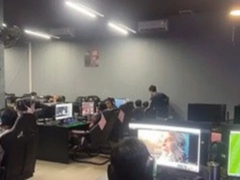 Cảnh sát ra quân kiểm tra các quán kinh doanh dịch vụ internet