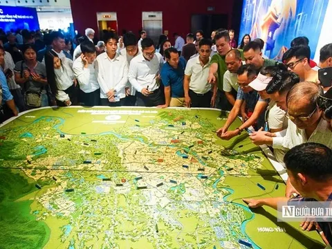 Hà Nội: Người dân đổ xô đi xem Quy hoạch tổng thể tầm nhìn 100 năm