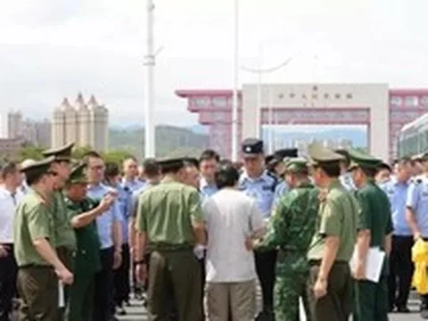 Tiếp tục bàn giao 30 đối tượng lừa đảo công nghệ cao cho Công an Trung Quốc