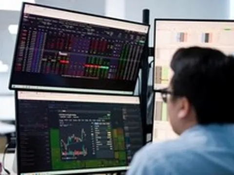 Chứng khoán 14-7: VN-Index mấp mé 1.800 điểm, nên bán hạ tỉ trọng hay mua bắt đáy?
