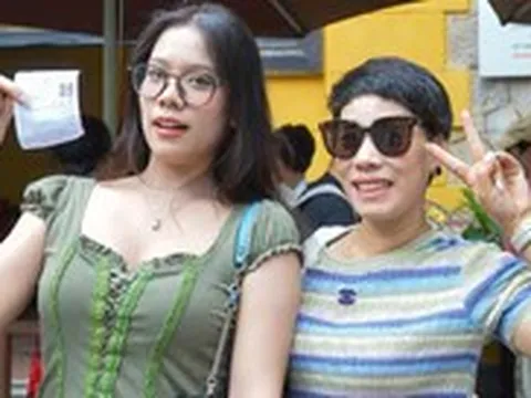 Nhà tù Hỏa Lò đông kín người tham quan, Bảo tàng Lịch sử Quốc gia cơ sở 2 mở xuyên lễ