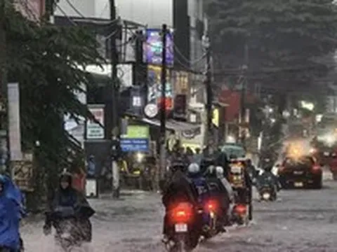 Mưa lớn quay lại Nam Bộ, miền Trung
