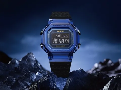 Casio ra mắt đồng hồ MR-G chế tác từ tinh thể sapphire xanh