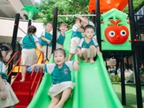 Trường mầm non trong hẻm TP.HCM như 'vườn cổ tích', trẻ đi học không muốn về